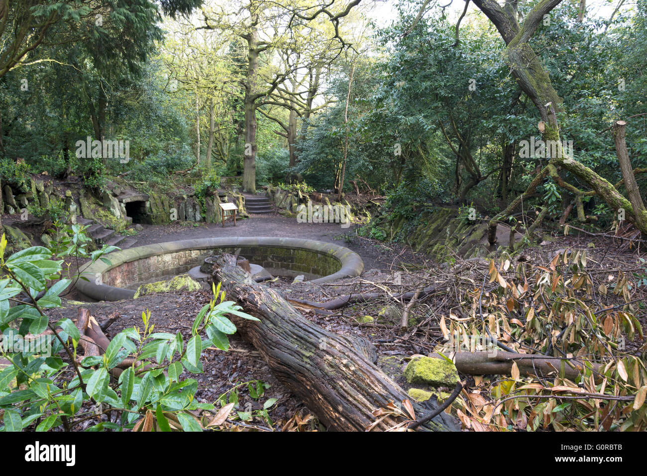 Eastham Country Park liegt auf dem Wirral Bank des Flusses Mersey gelegen und bietet einen herrlichen Blick über die Mündung mit seiner reichen Vogelwelt. Stockfoto