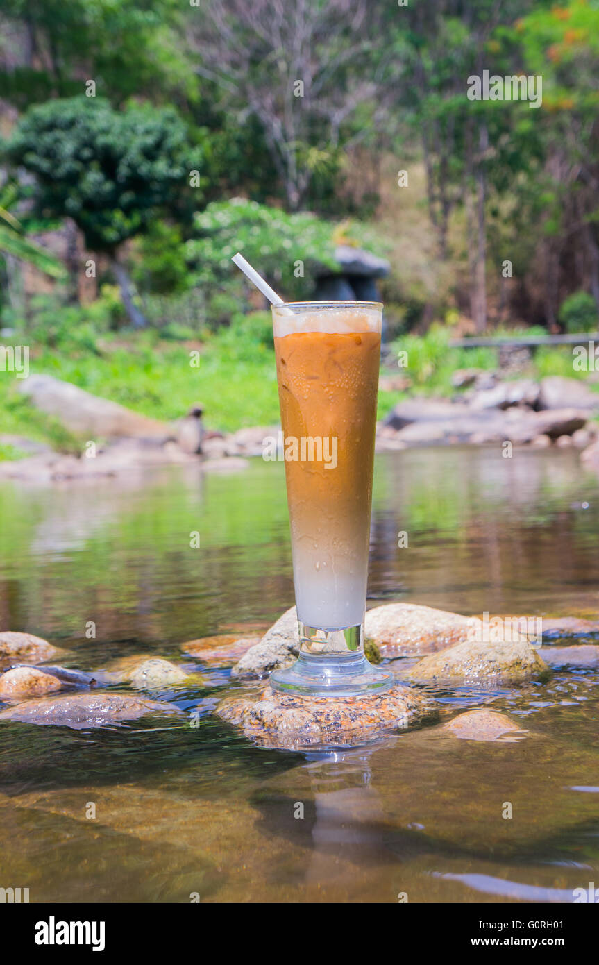 Erfrischenden Eiskaffee, Relex in natürlichen Stockfoto