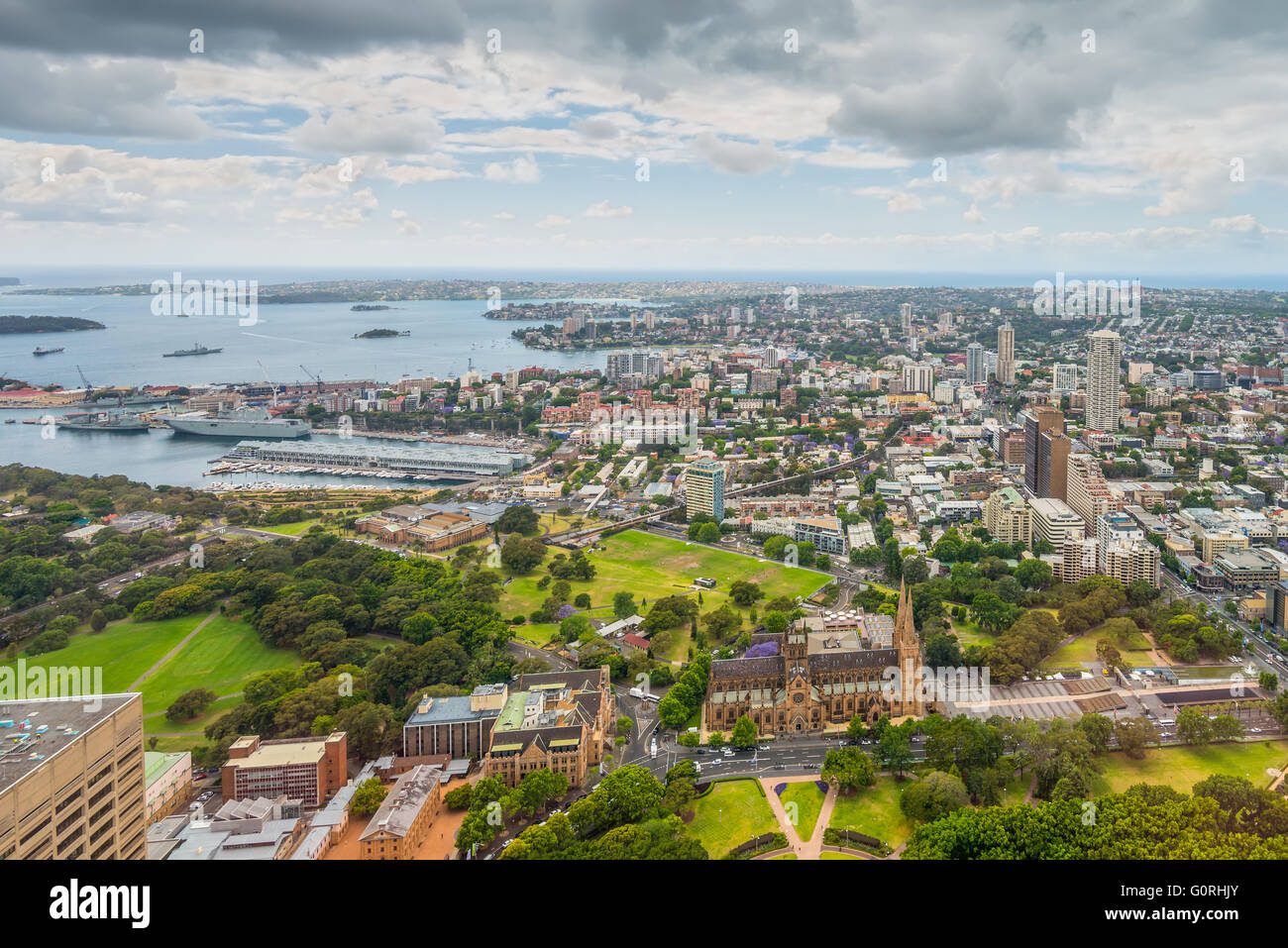 Luftaufnahme von Sydney aus Sydney Tower bei bewölktem Wetter, Sydney, New South Wales, Australien Stockfoto