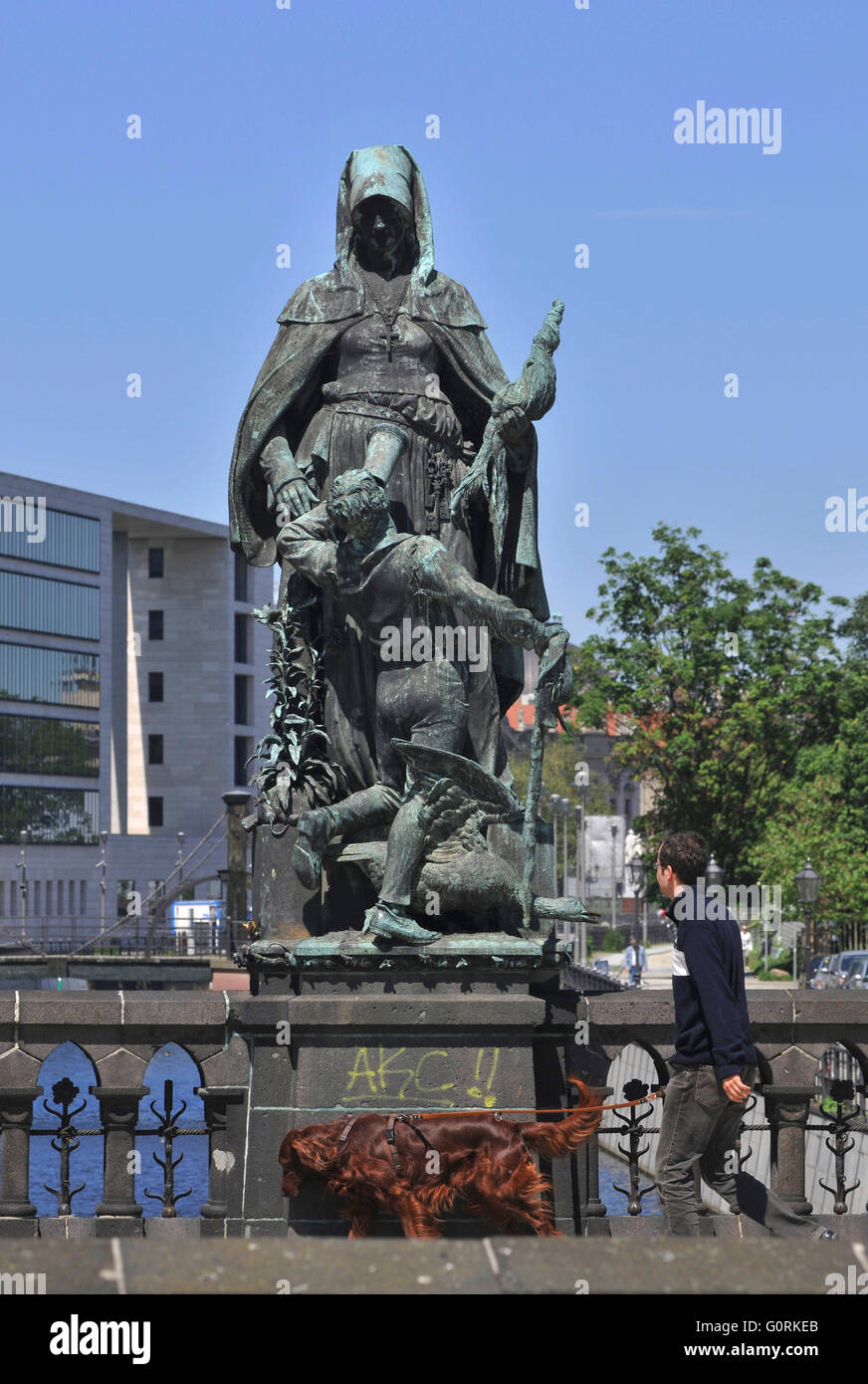 Bronzeskulptur, Heilige Gertrud von Nivelles, Getraudenbruecke, Mitte, Berlin, Deutschland / Gertraude, Getrud, Gertraudenbr? Cke, Getraude Brücke Stockfoto