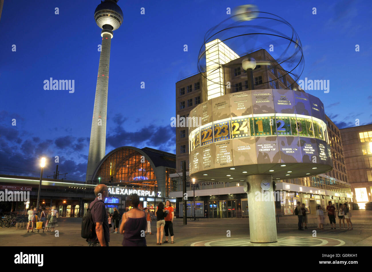 Urania-Weltzeituhr, Berlin Alexanderplatz station, Fernsehturm Berlin Alexanderplatz, Mitte, Berlin, Deutschland / Fernsehturm, Alexanderplatz Stockfoto