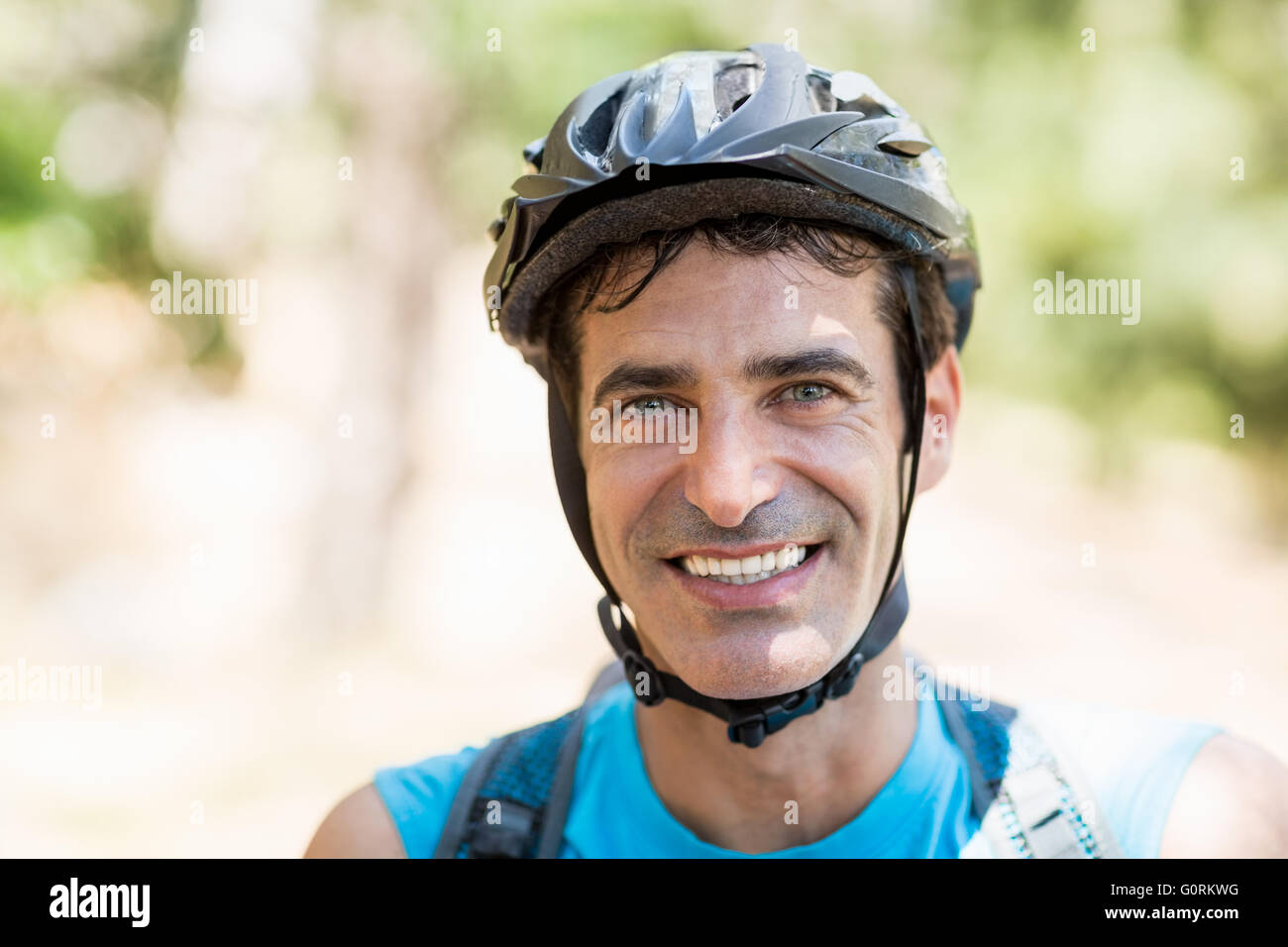 Porträt von einem Mann-Bike-Fahrer lächelnd Stockfoto