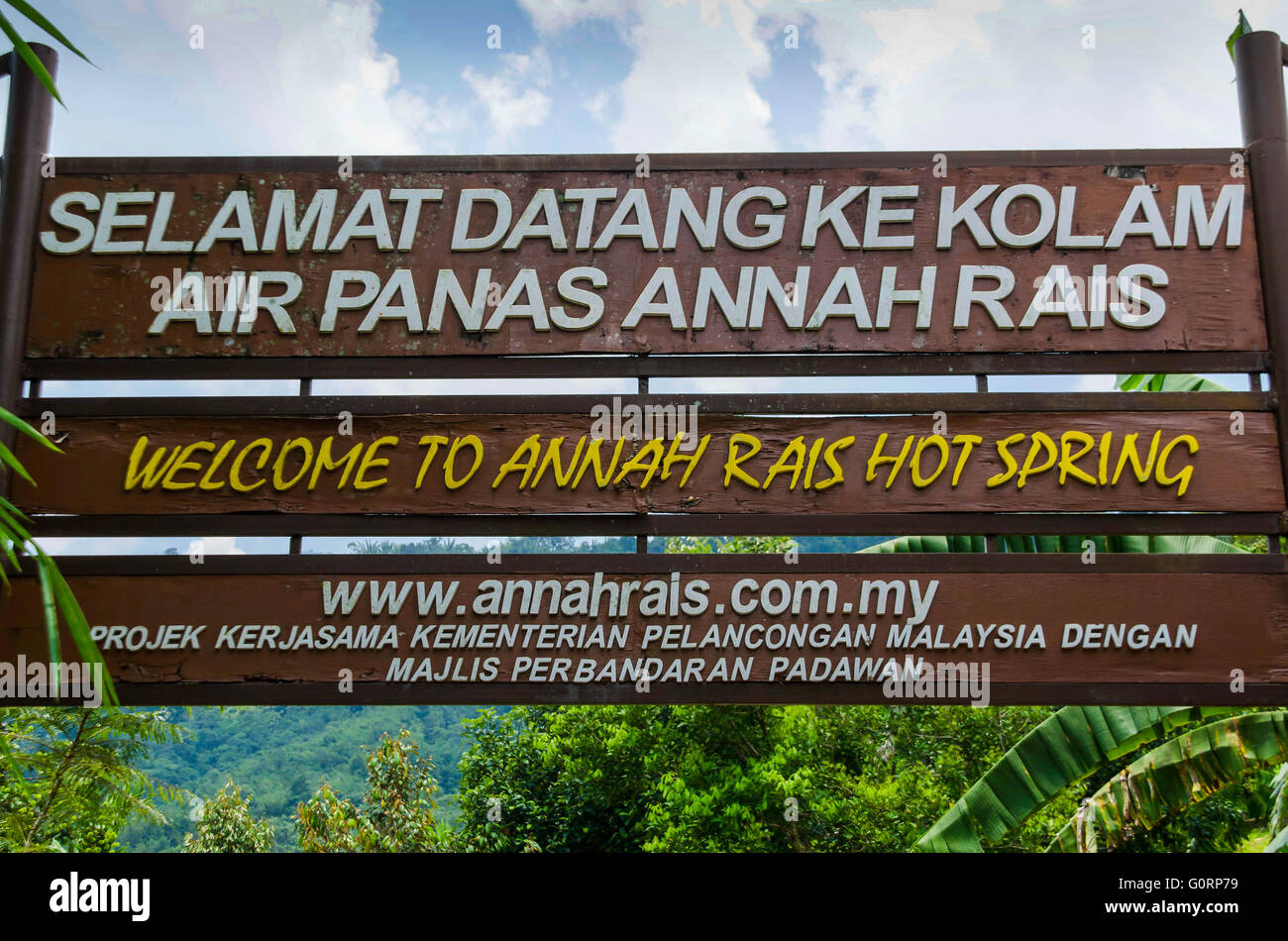 Willkommens-Schild außerhalb Annah Rais Thermalquelle Kuching Borneo Stockfoto