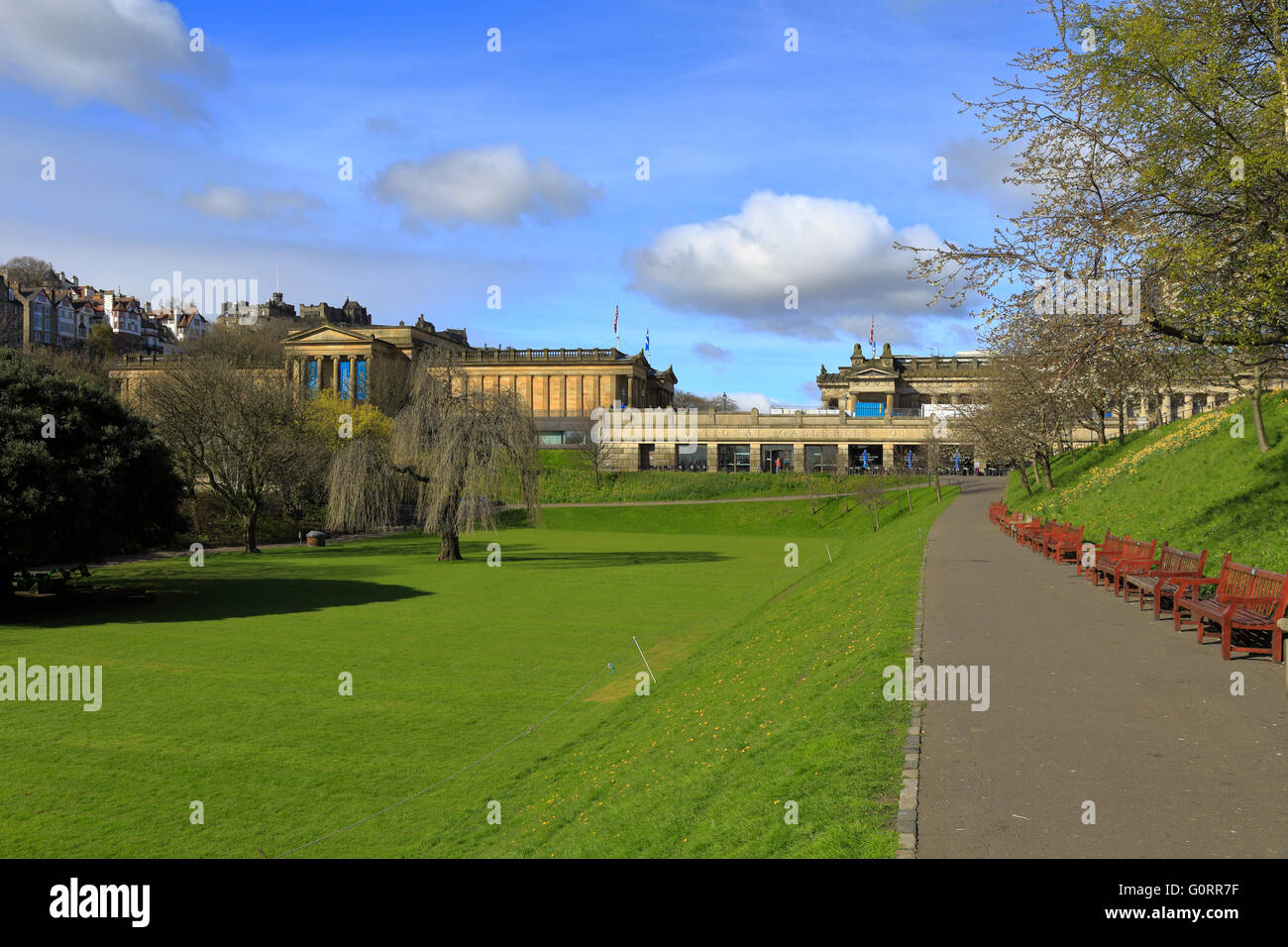 Scottish National Gallery und Princes Street Gardens, Edinburgh, Schottland, Großbritannien. Stockfoto