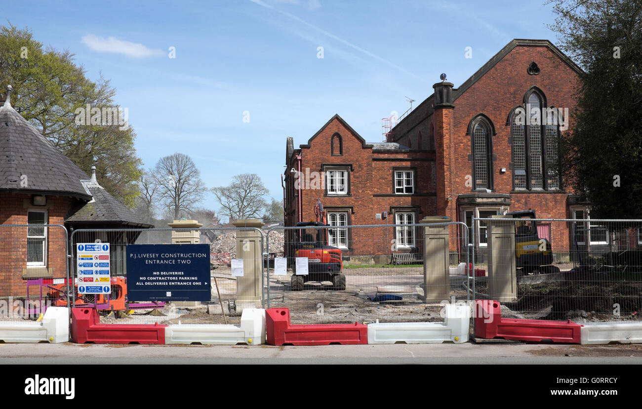 Bau hat begonnen, auf den Bau neuer Häuser auf dem ehemaligen Gelände des Campus der Manchester metropolitan Universität Didsbury. Stockfoto