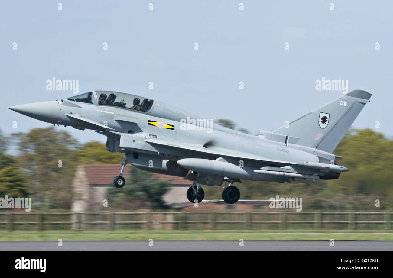 RAF Eurofighter Typhoon Landung in Coningsby Stockfoto