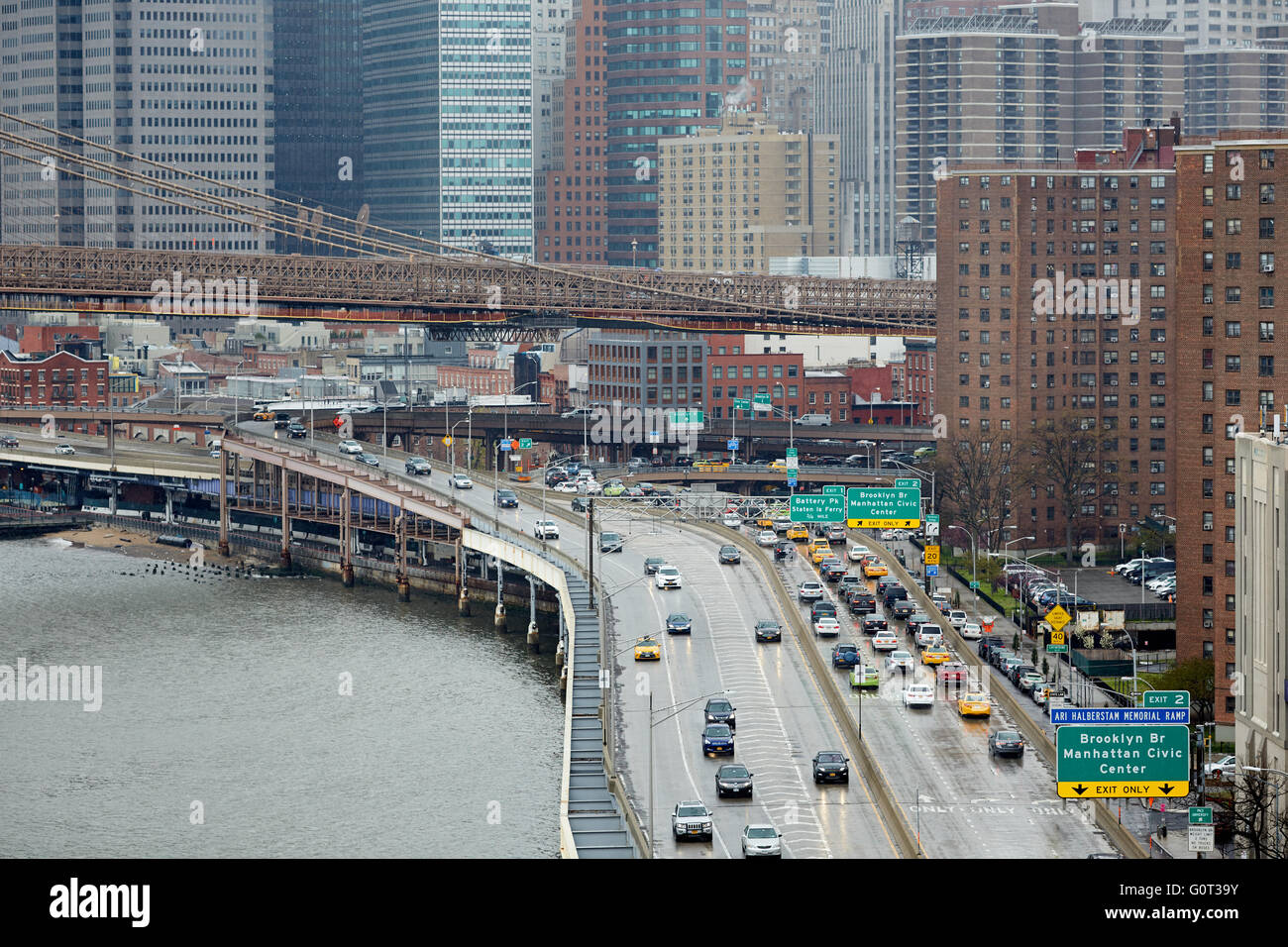 New York Blick von Manhattan Hängebrücke der FDR Drive Ausfahrt 2 Kfz Kfz Auto Fahrer-Fahrzeug-Motor angetrieben Stockfoto