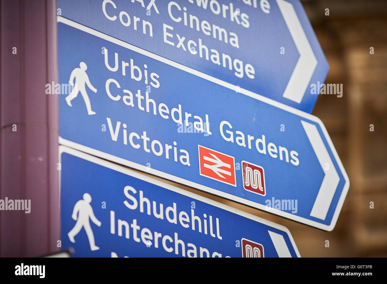 blaues Schild in Manchester Stockfoto