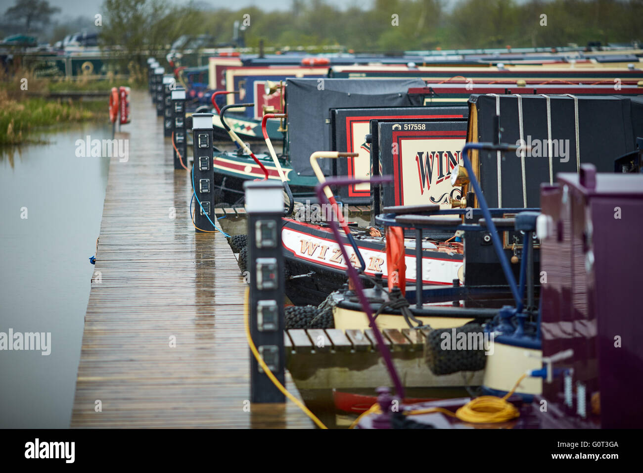 Overwater Marina, Coole Spur, Newhall, Nantwich, Cheshire Wasserstraße trüben nassen Tag Wetter grau grau Stockfoto