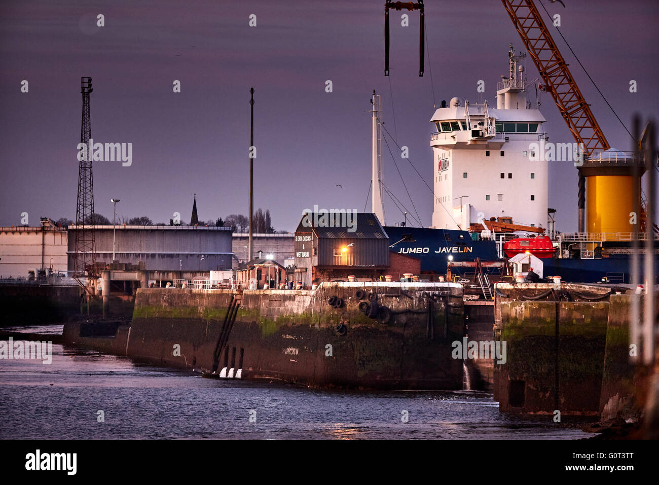 Birkenhead dockt an den Ufern des Flusses Mersey Sonnenuntergang Sonnenaufgang morgen niedrigen Licht Nacht Dämmerung Dawn Stockfoto