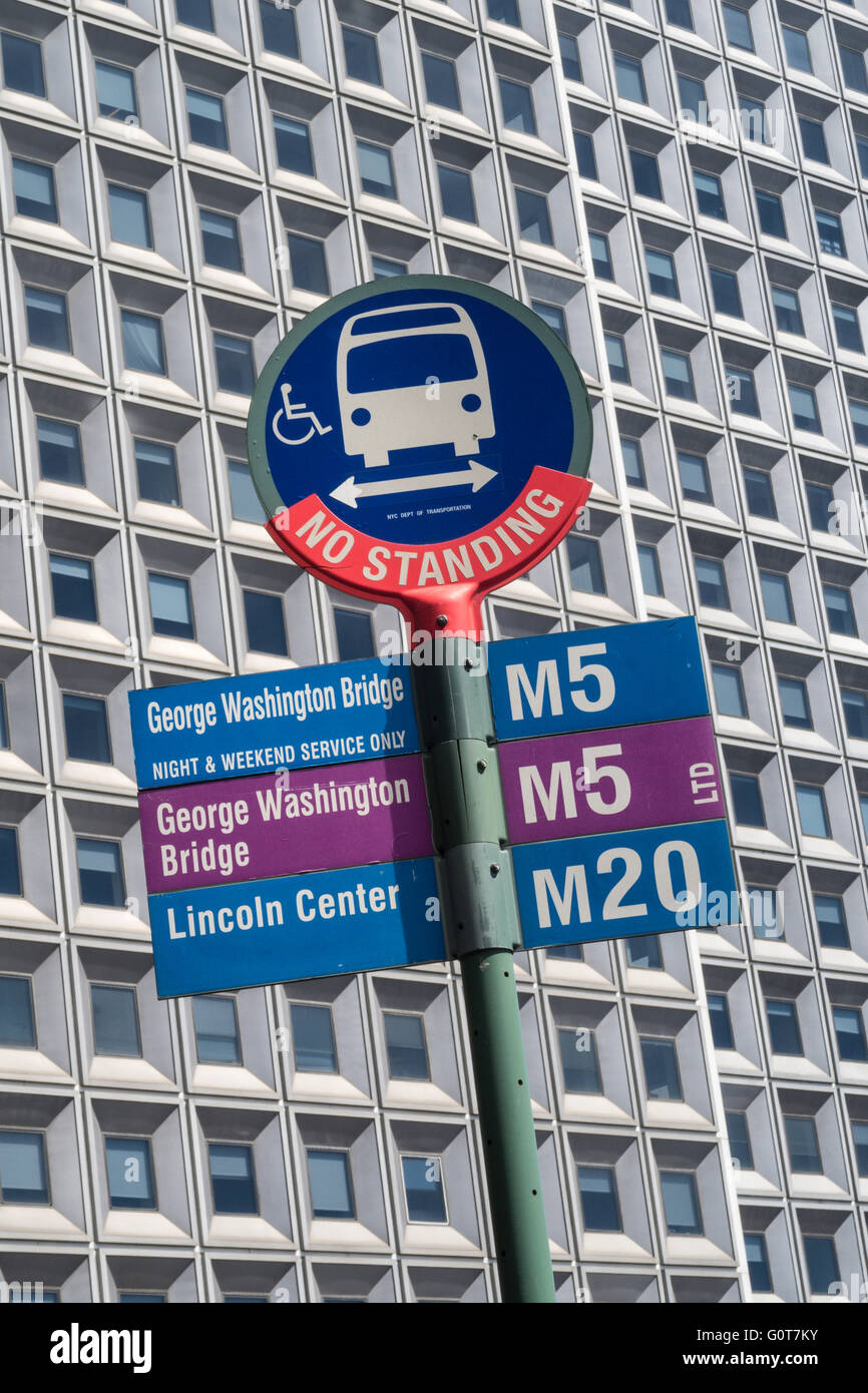 Bus Stop-Schild in Lower Manhattan, NYC Stockfoto