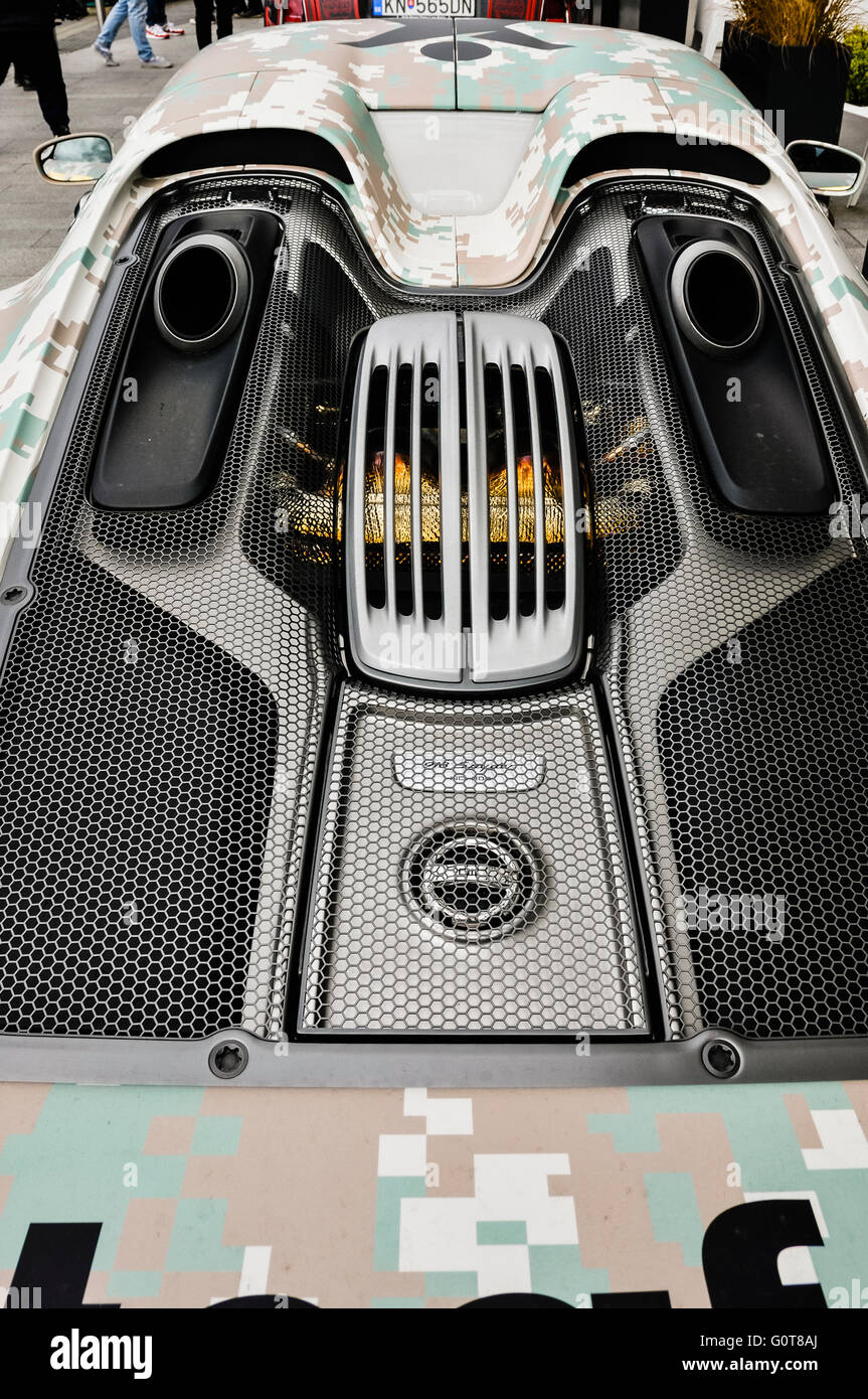 Porsche 918 Spyder-Plug-in Hybrid Hypercar, 887 HP (652 kW), Höchstgeschwindigkeit von 210 km/h, Tarnung Vinyl Wrap zu Beginn des Gumball.3000 Stockfoto