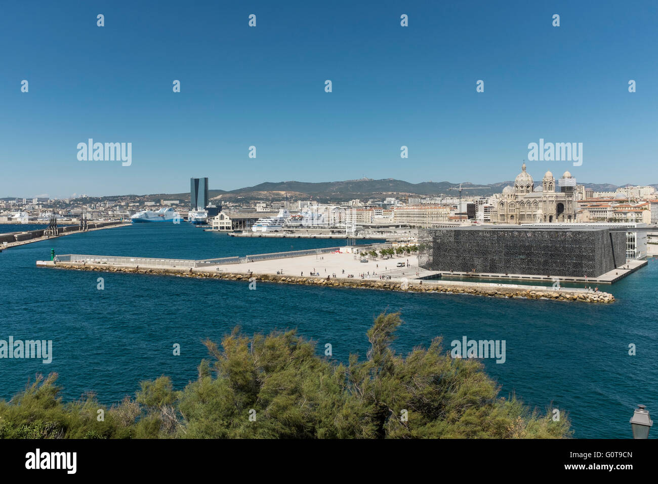 Blick über Mucem Museum, Kathedrale De La Major und CMA-CGN-Tower, Marseille, Bouches du Rhone, Provence Alpes Cote d ' Azur, Frankreich Stockfoto