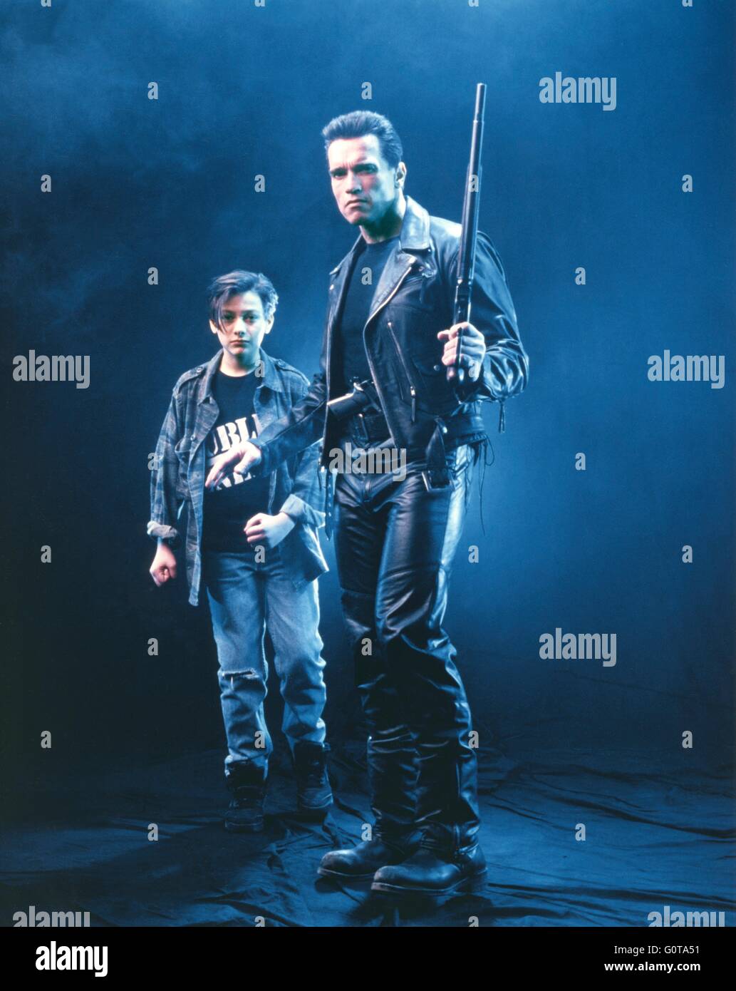Arnold Schwarzenegger und Edward Furlong / Terminator 2: Judgement Day / 1991 unter der Regie von James Cameron (Carolco Pïctures) Stockfoto