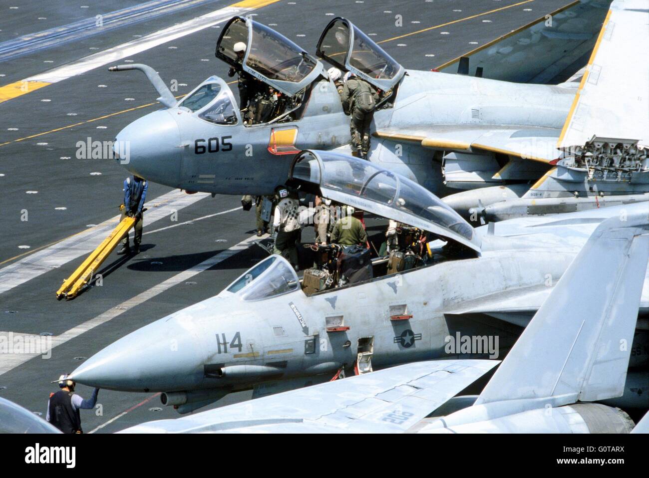 US-Marine, F-14 Tomcat"" Kampfflugzeuge und ein EA 6 b "Prowler" auf Flugzeugträger der Nimitz Stockfoto