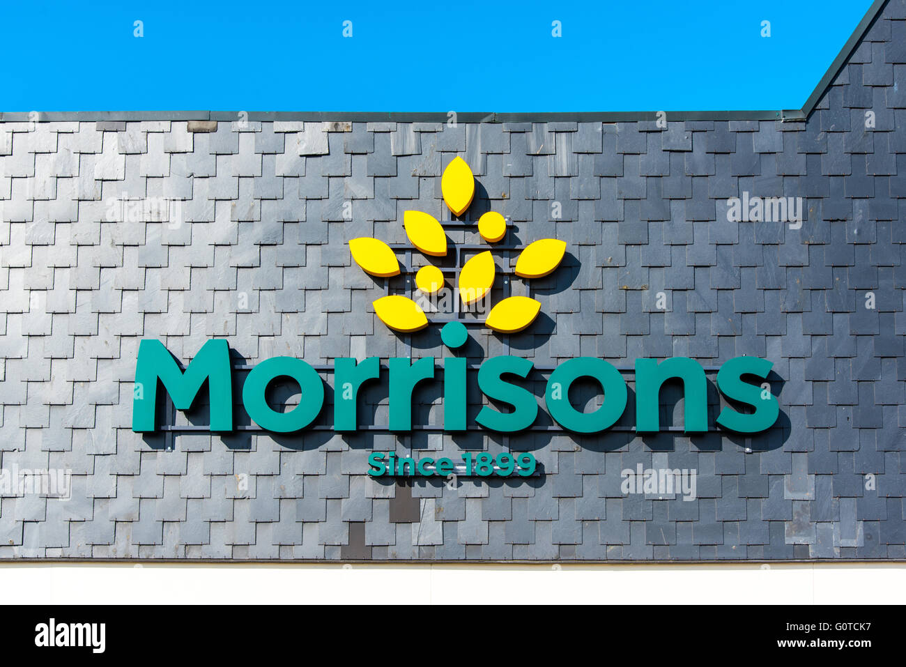 Neue Beschilderung Morrisons und Logo.  Safeway-Supermarkt, Herne Bay, Kent. Stockfoto