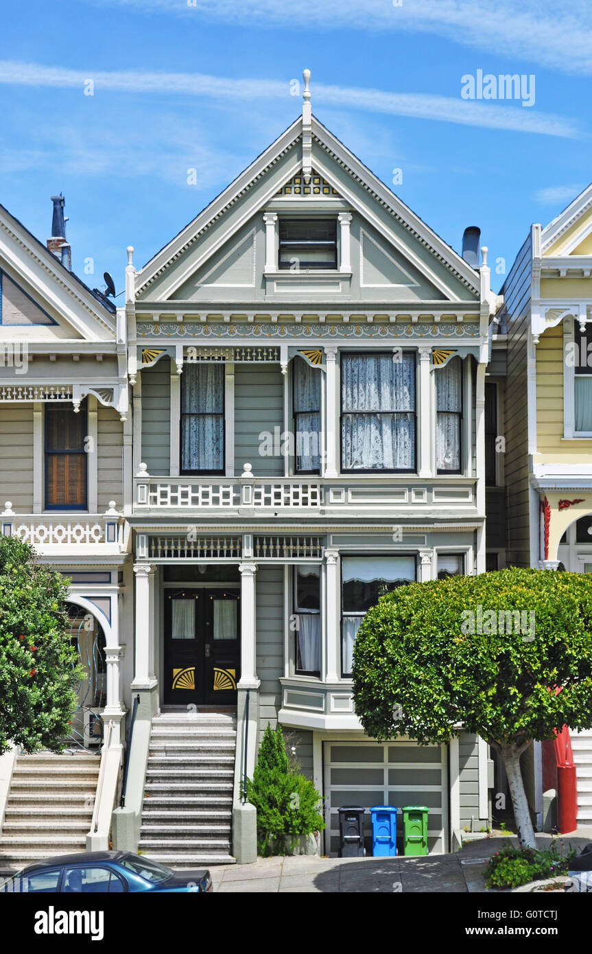 San Francisco, USA: Einer der Painted Ladies, berühmte Symbol der Stadt, eine Reihe von bunten Viktorianischen Häusern bei 710-720 Steiner Street Stockfoto