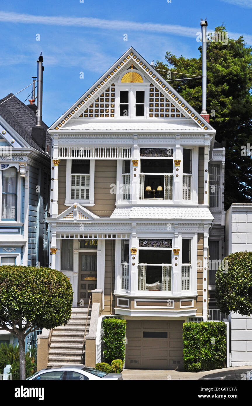 San Francisco, USA: Einer der Painted Ladies, berühmte Symbol der Stadt, eine Reihe von bunten Viktorianischen Häusern bei 710-720 Steiner Street Stockfoto