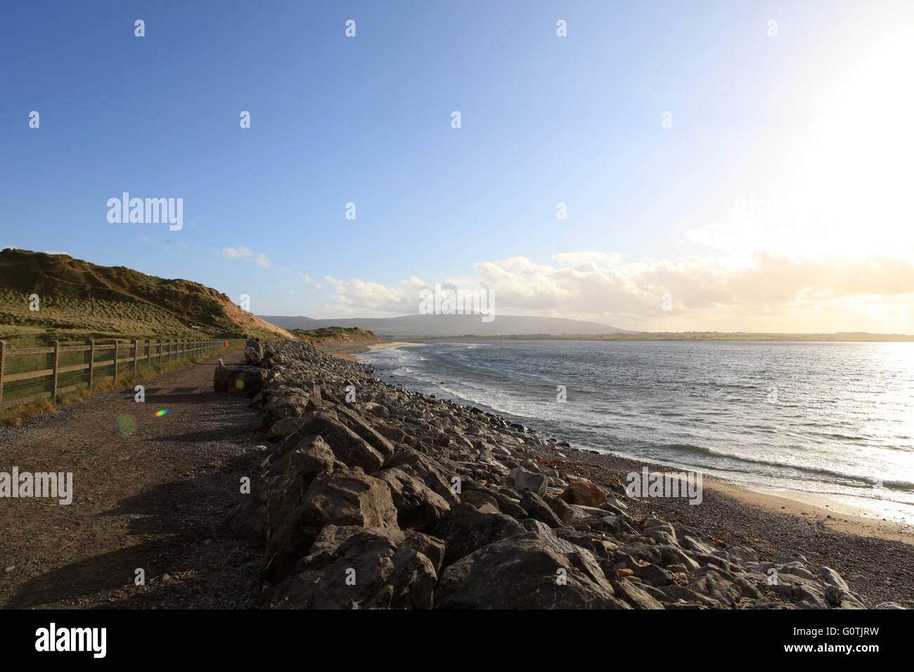 Sonnigen Strand in der Nähe von Ben Bulben, Co. Sligo, Irland Stockfoto