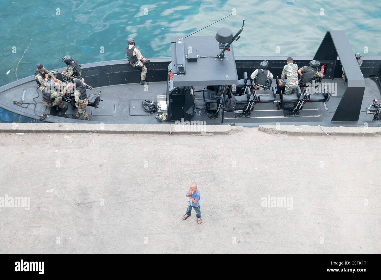 Königliche malaysische Polizei spezielle Task Force Patrouille um das Wasser des Meeres in der Nähe von Semporna, Sabah Stockfoto