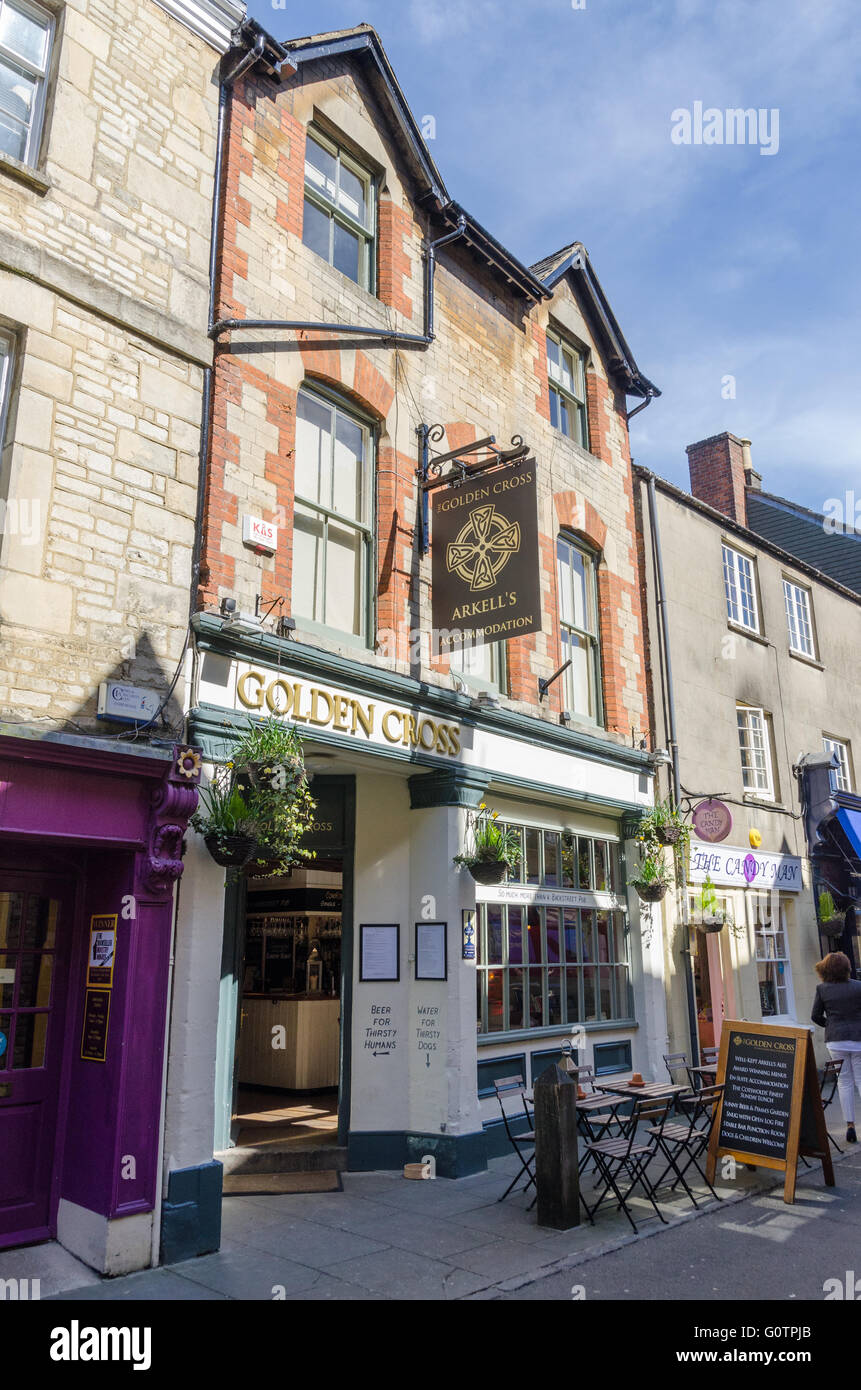 Golden Cross Hotel und Gasthaus am Black Jack-Straße in Cirencester, Gloucestershire Stockfoto