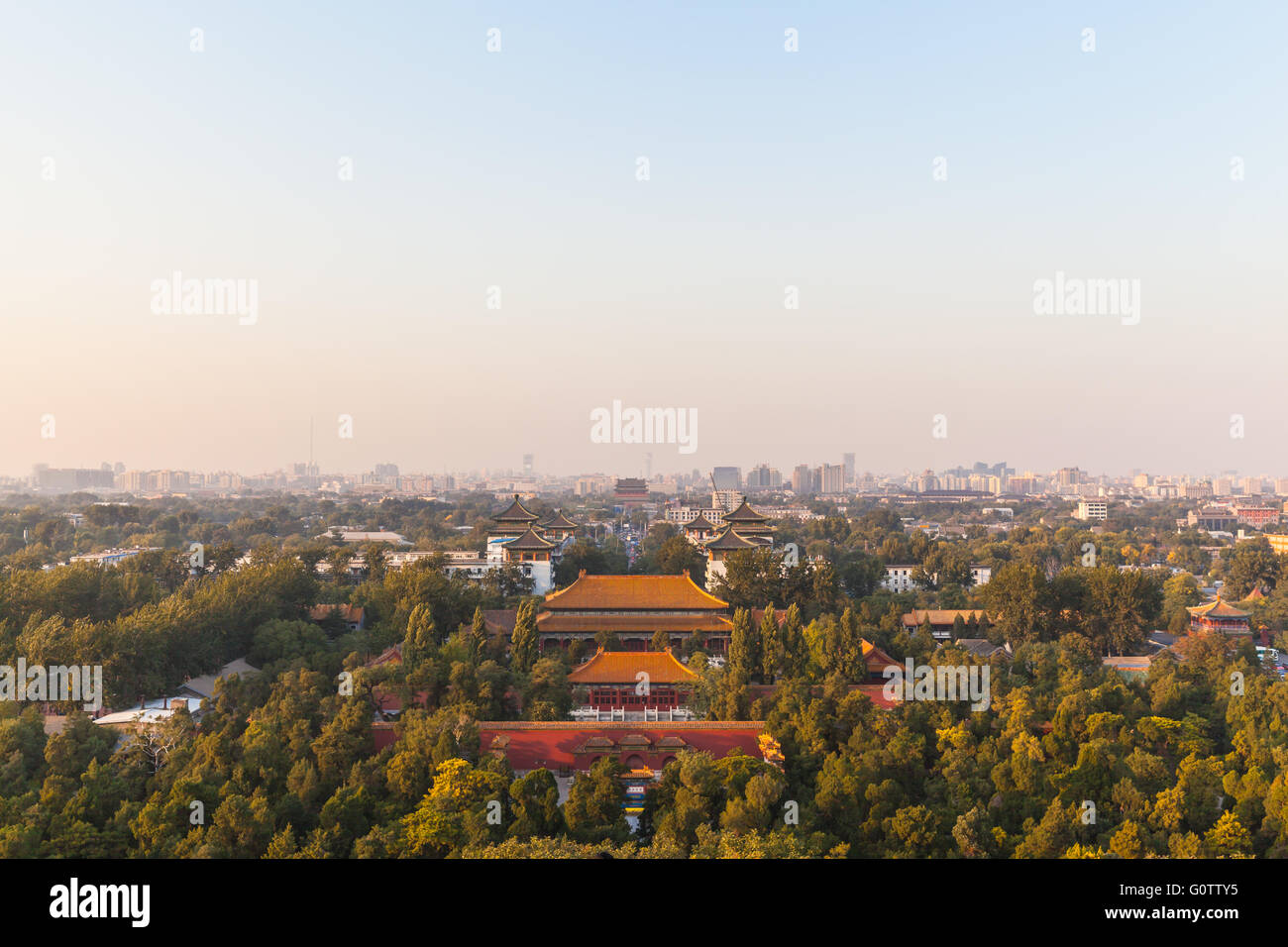 Luftaufnahme von Peking von oben Jingshan Hügel in der Abenddämmerung, Peking, China Stockfoto