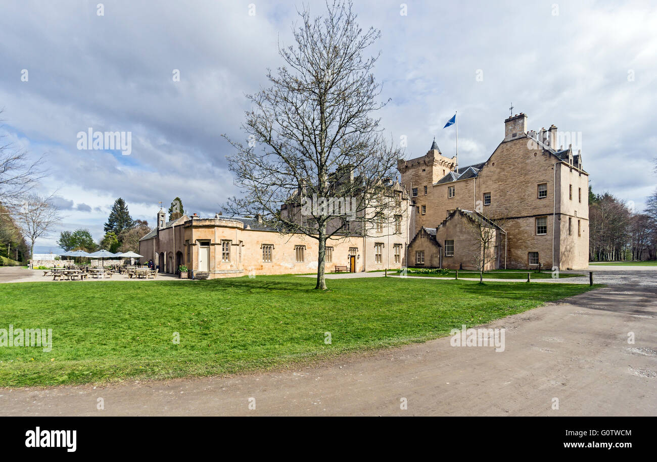 Rückseite des Brodie Castle mit Café in Brodie Moray Schottland Stockfoto