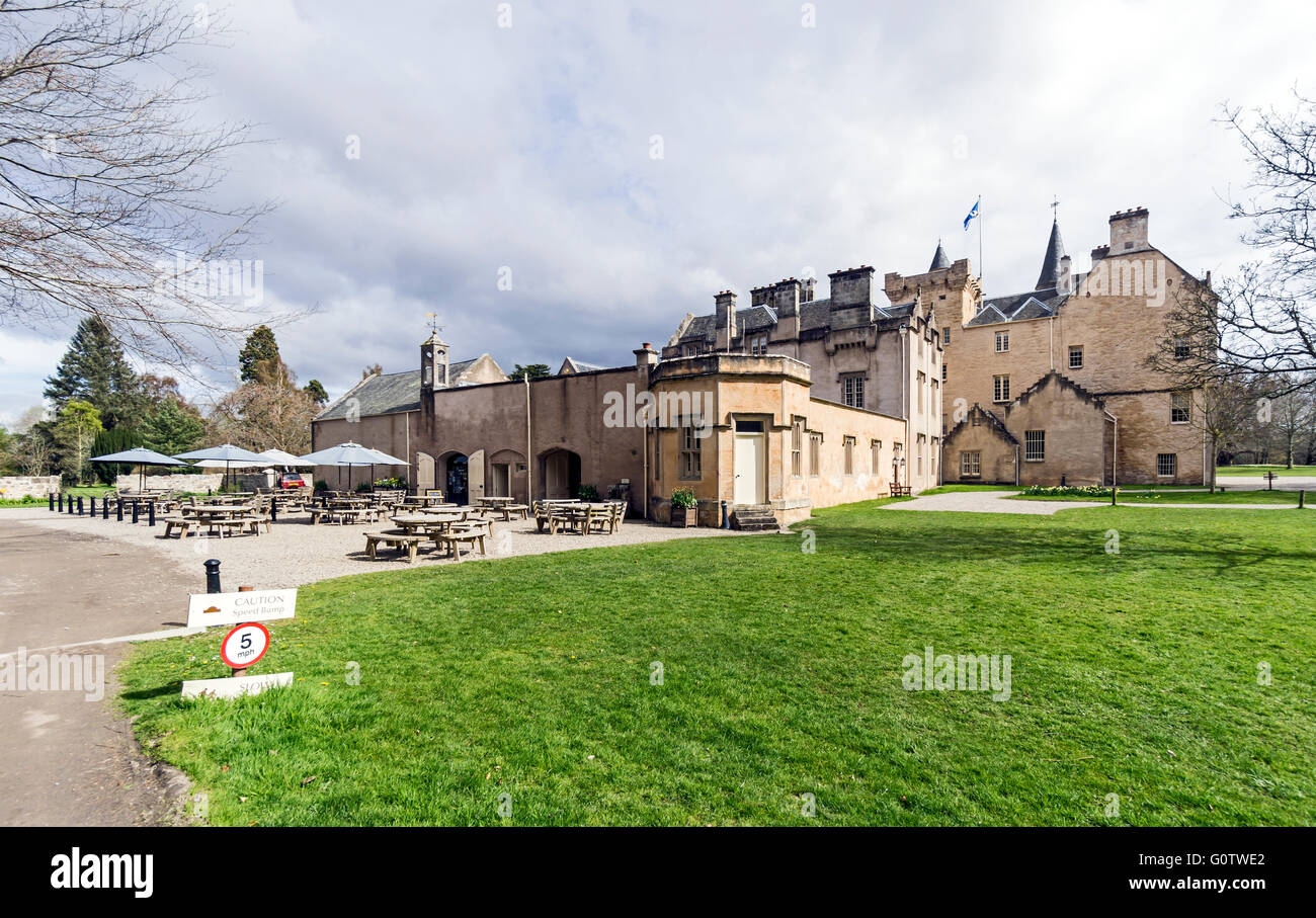 Rückseite des Brodie Castle mit Café in Brodie Moray Schottland Stockfoto