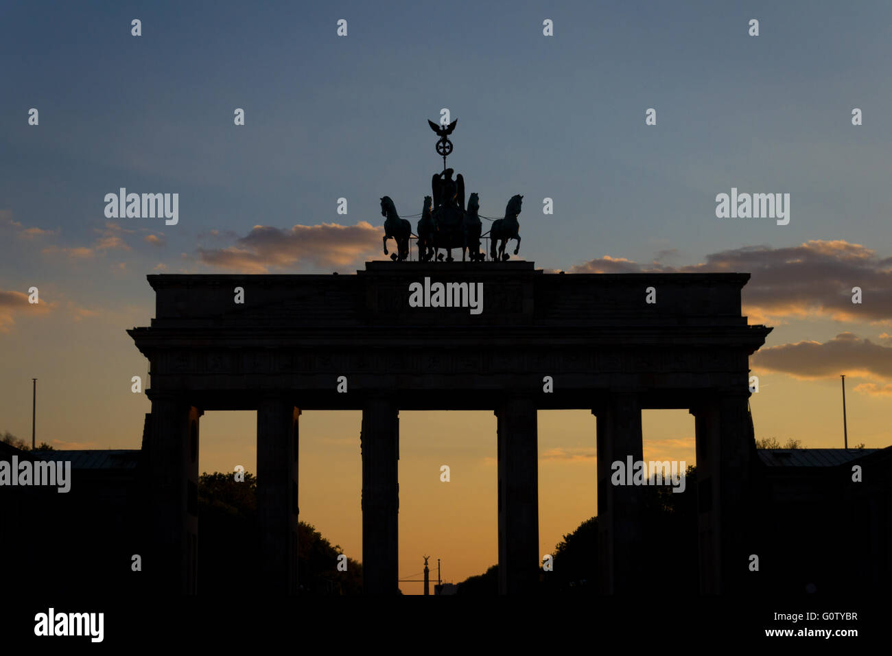 Silhouette des Brandenburger Tor (Brandenburger Tor) bei Sonnenuntergang Stockfoto