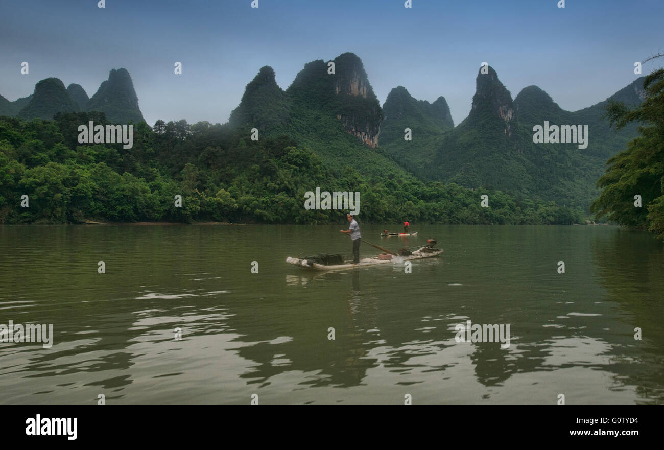 Kalkstein Berglandschaft auf dem Li-Fluss bei Xingping, autonome Region Guangxi, China Stockfoto