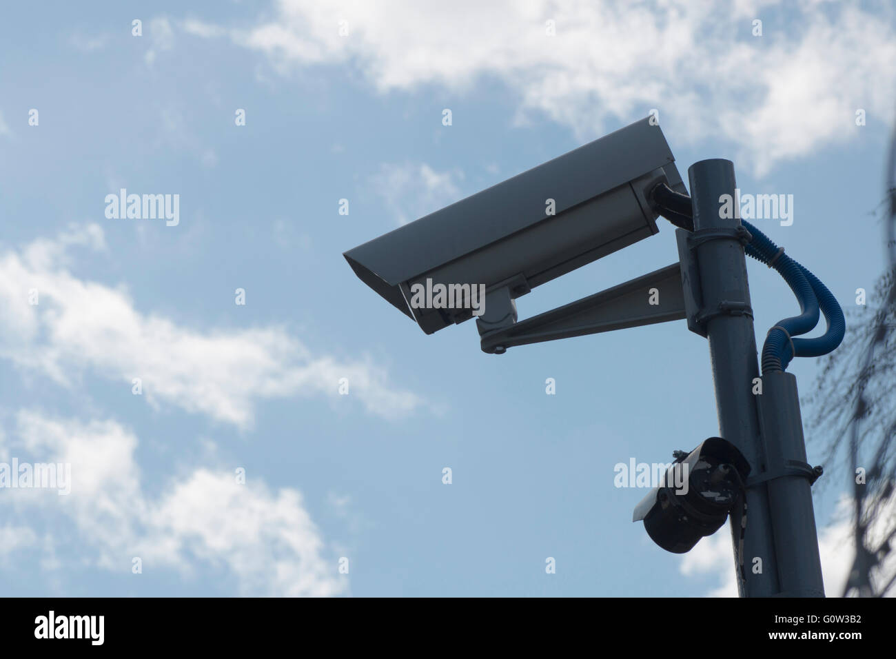Kamera zur Überwachung installiert Stockfoto