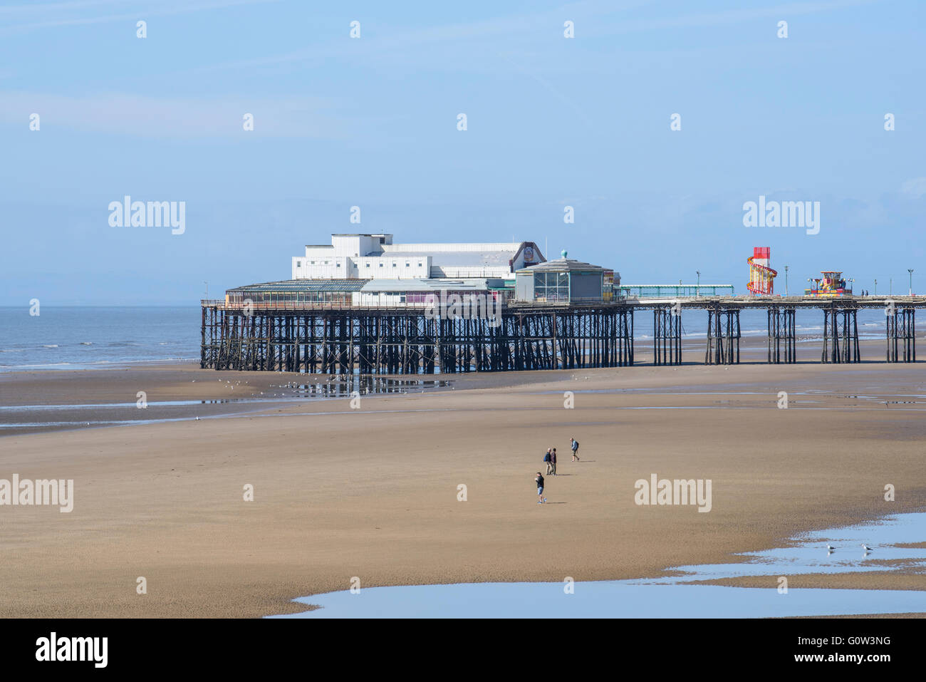 Blick auf North Pier in Blackpool, fotografiert vom Central Pier Stockfoto