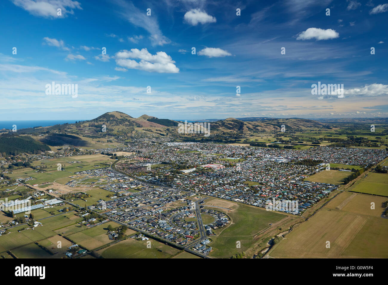 Mosgiel und Sattel Hill, Dunedin, Otago, Südinsel, Neuseeland - Antenne Stockfoto