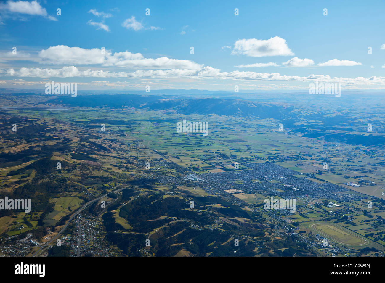 Kette von Hügeln, Mosgiel und Taieri Plain, Dunedin, Otago, Südinsel, Neuseeland - Antenne Stockfoto