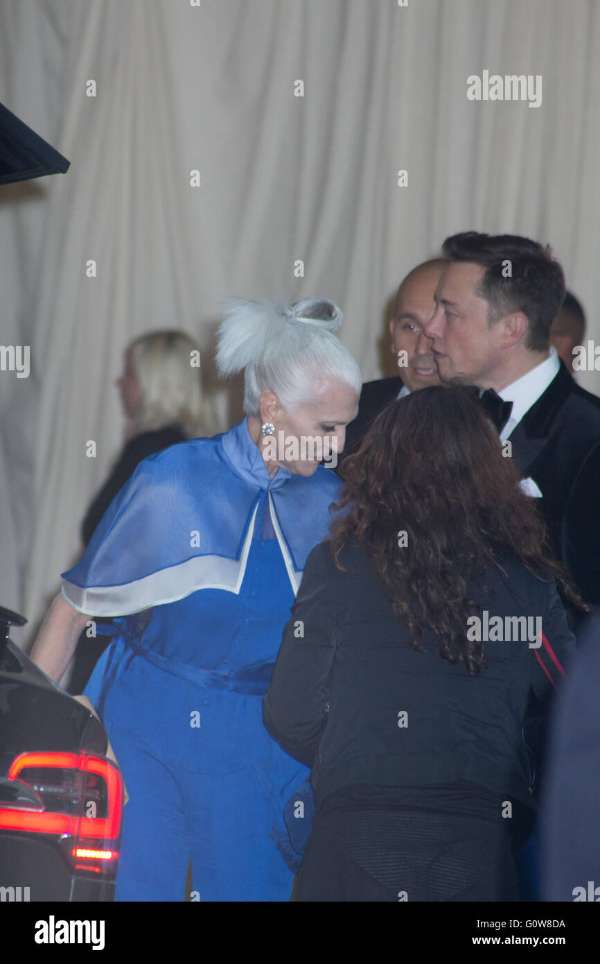 Elon Musk und Maye Moschus traf Gala Stockfoto