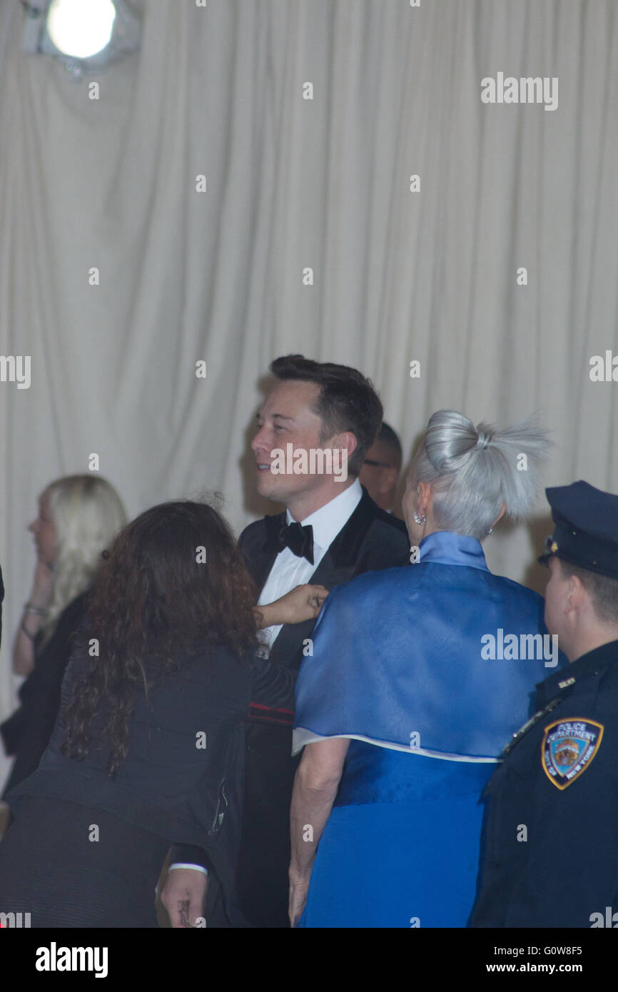 Elon Musk und Maye Moschus traf Gala Stockfoto