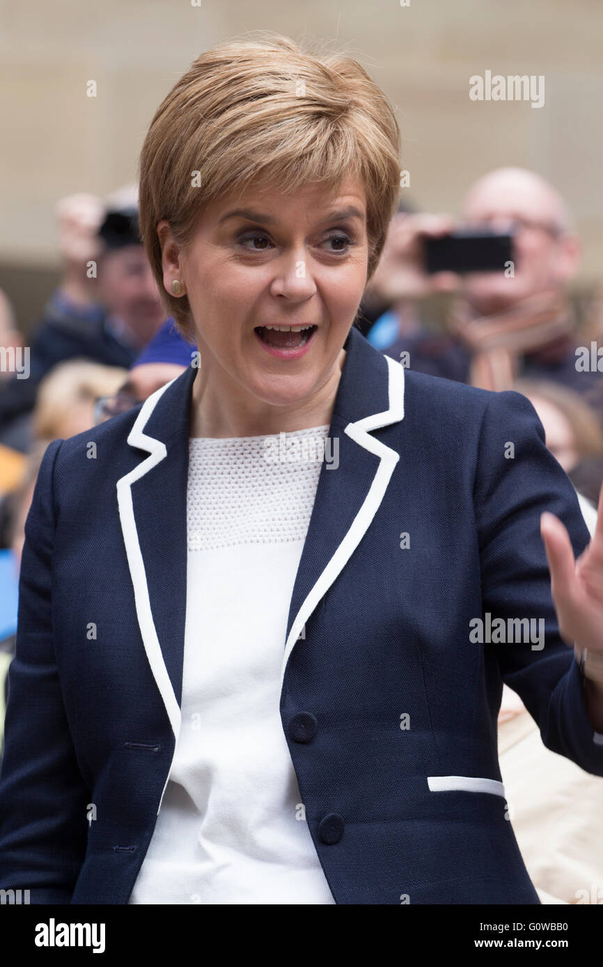 Glasgow, Vereinigtes Königreich. 4. Mai 2016. Nicola Sturgeon, Schottlands erster Minister, hält Rede SNP-Anhängern zu Kundgebung in Glasgow. 4. Mai 2016 Kredit: Chrisselle Mowatt/Alamy Live-Nachrichten Stockfoto