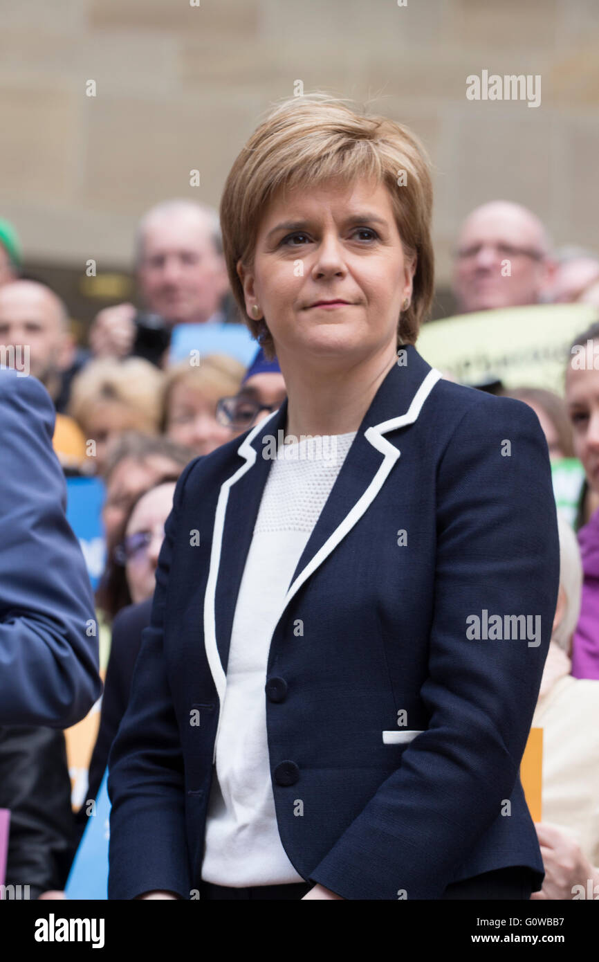 Glasgow, Vereinigtes Königreich. 4. Mai 2016. Nicola Sturgeon, Schottlands erster Minister, hält Rede SNP-Anhängern zu Kundgebung in Glasgow. 4. Mai 2016 Kredit: Chrisselle Mowatt/Alamy Live-Nachrichten Stockfoto