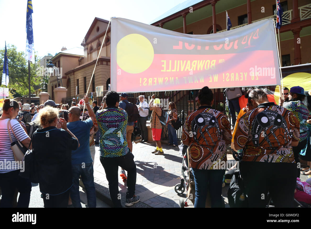 Sydney, Australien. 5. Mai 2016. Demonstranten marschierten vom Hyde Park NSW Parliament House um Gerechtigkeit für drei Aborigine-Kinder, Colleen Walker-Craig, Evelyn Greenup und Clinton Speedy-Duroux, die Bowraville, eine Stadt in New South Wales ermordet wurden. Die marschierten genannt wurde, "Walk for Justice for Colleen, Evelyn und Clinton". Bildnachweis: Richard Milnes/Alamy Live-Nachrichten Stockfoto