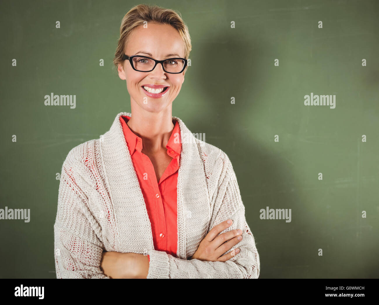 Lehrer stehen vor Tafel Stockfoto