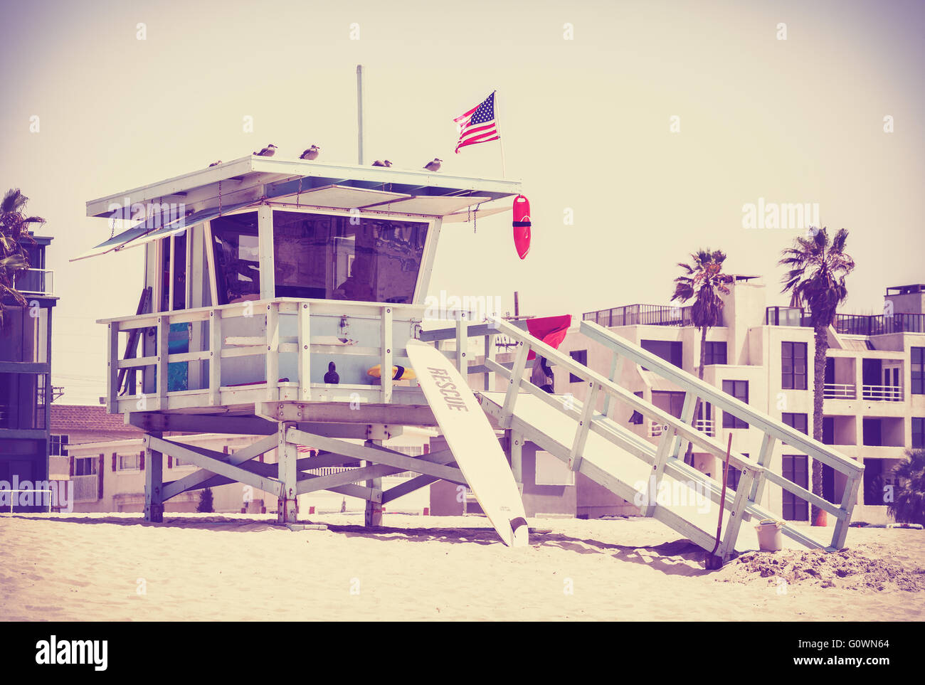 Retro-getönten Bild von einem Rettungsschwimmer-Turm, Venice Beach, USA. Stockfoto