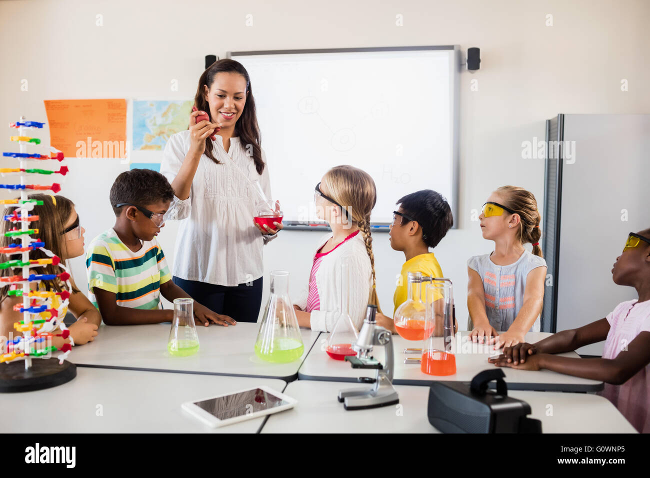 Ein Lehrer eine Wissenschaft Unterricht Stockfoto