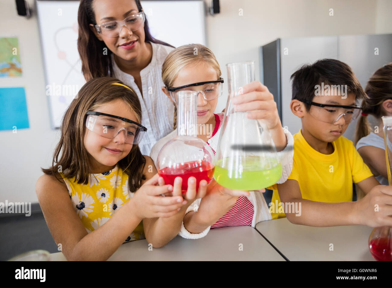 Nahaufnahme von Schülern Wissenschaft Stockfoto