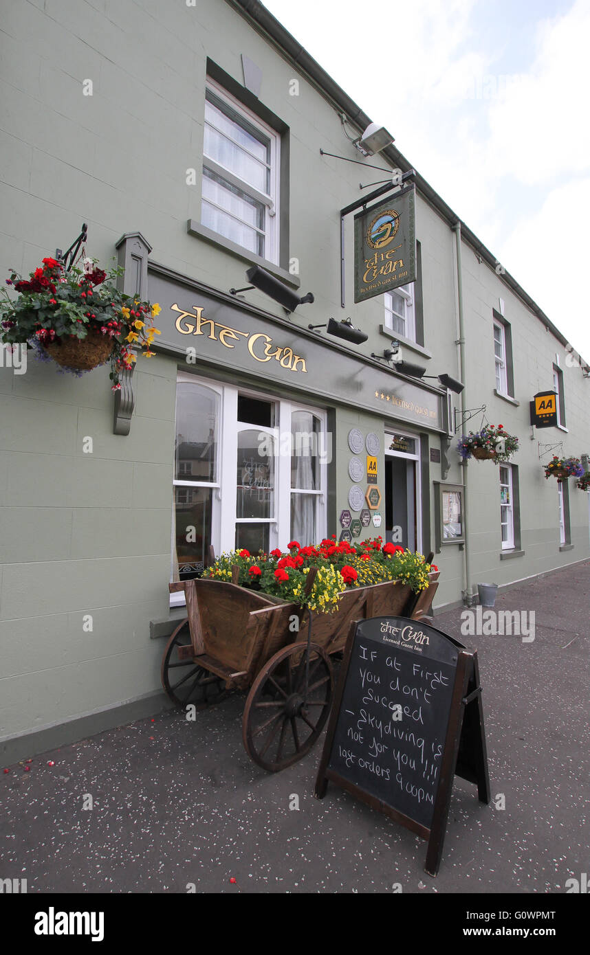 Die Cuan - ein lizenzierter Gast-Gasthaus im Dorf Strangford, County Down, Nordirland. Stockfoto