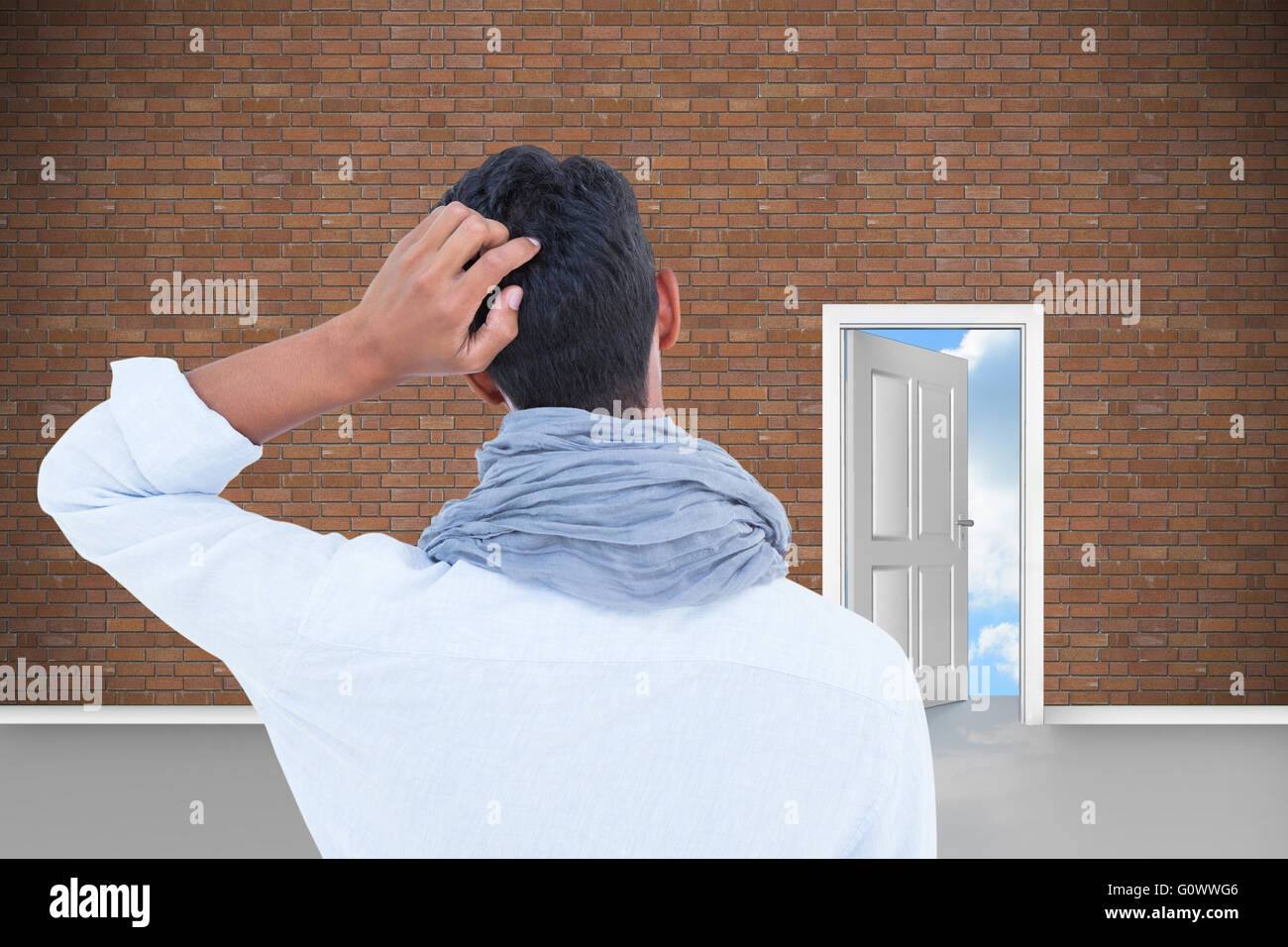 Zusammengesetztes Bild der Rückansicht der Hipster mit einer Hand auf Kopf Stockfoto