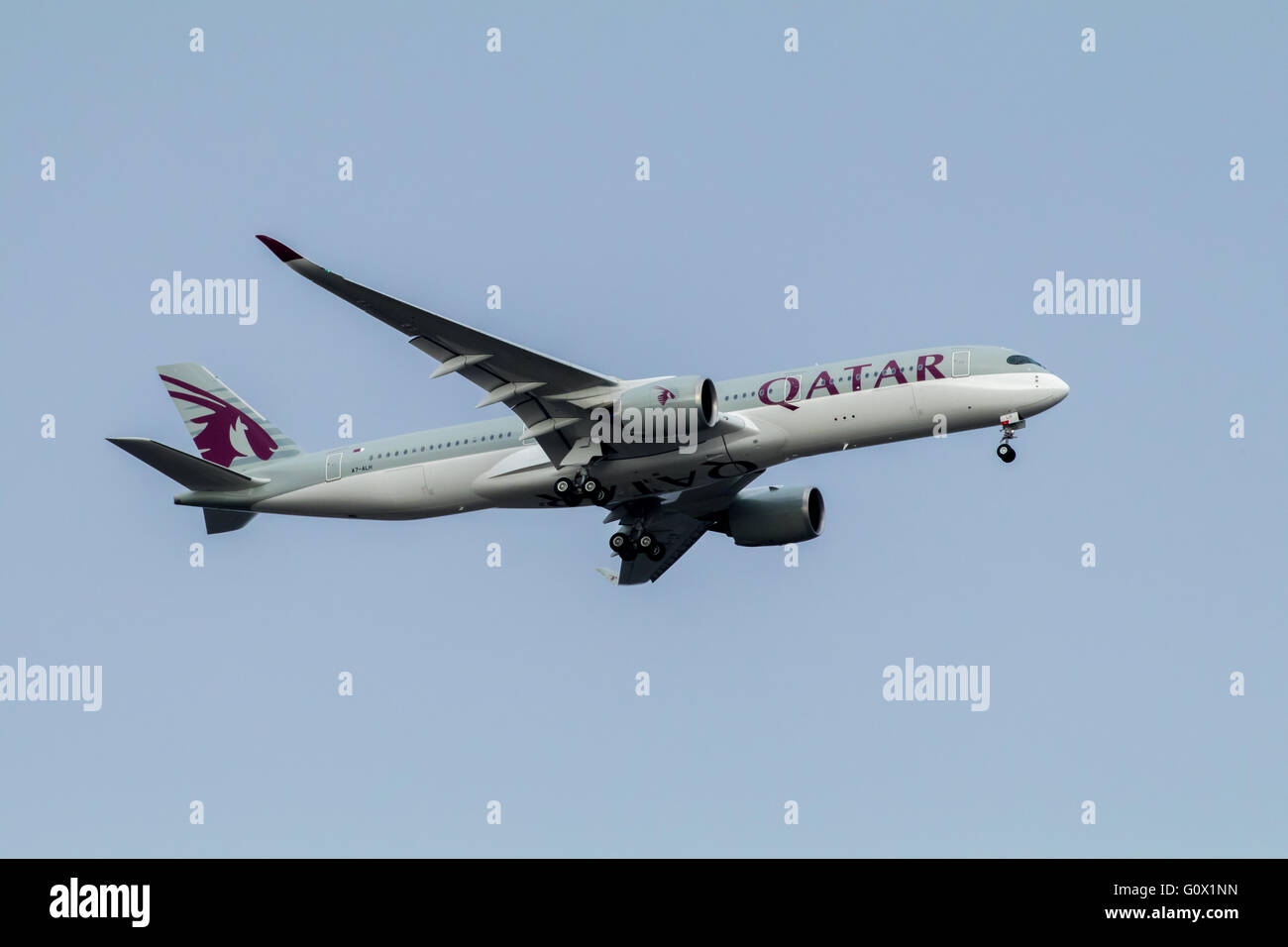Der erste Flug von Qatar Airways Airbus A350 zwischen Doha und Adelaide landet in Adelaide auf Dienstag, 3. Mai 2016. Stockfoto