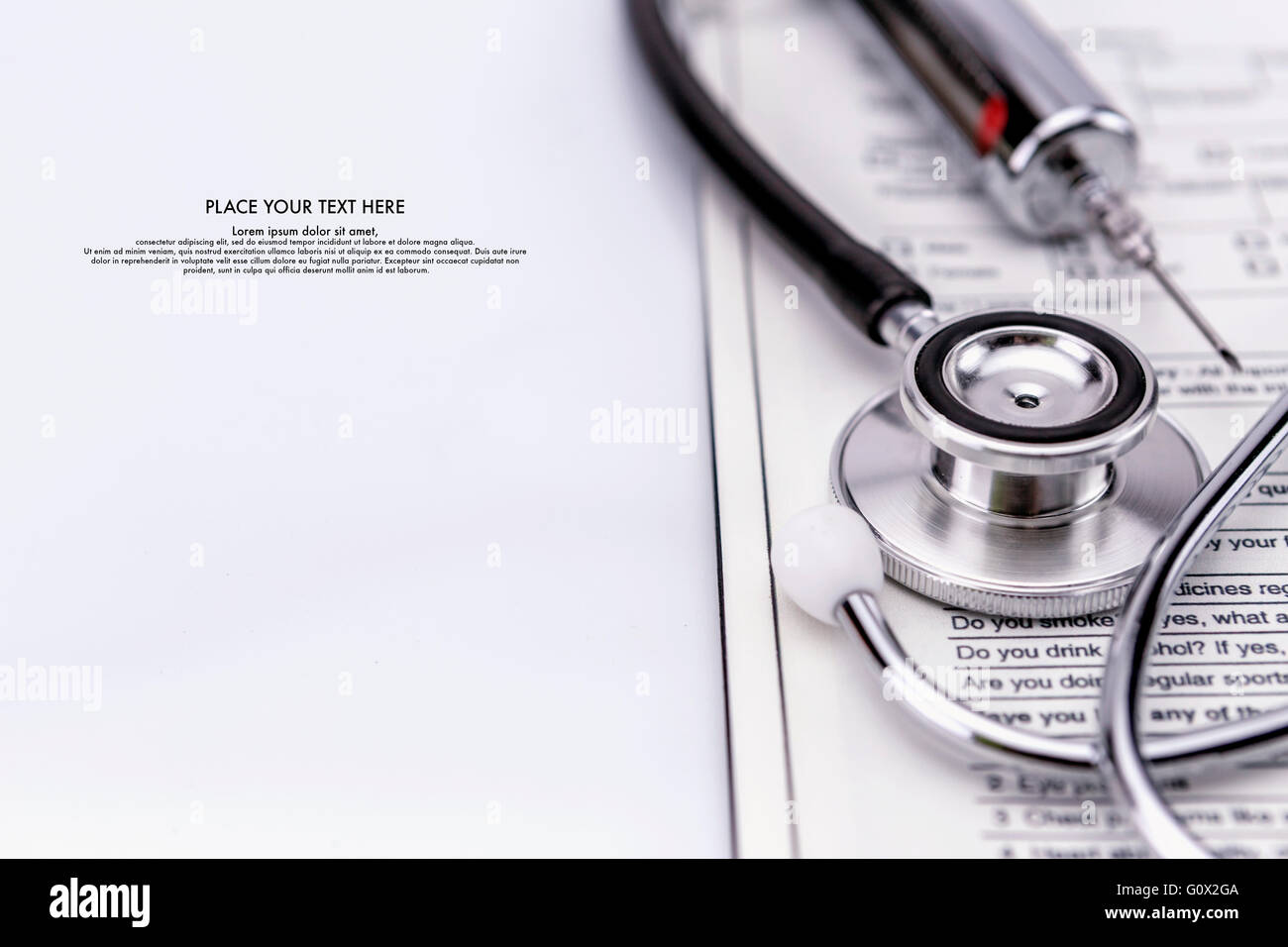 Stethoskop und Spritze, Test ärztliche Untersuchung Stockfoto