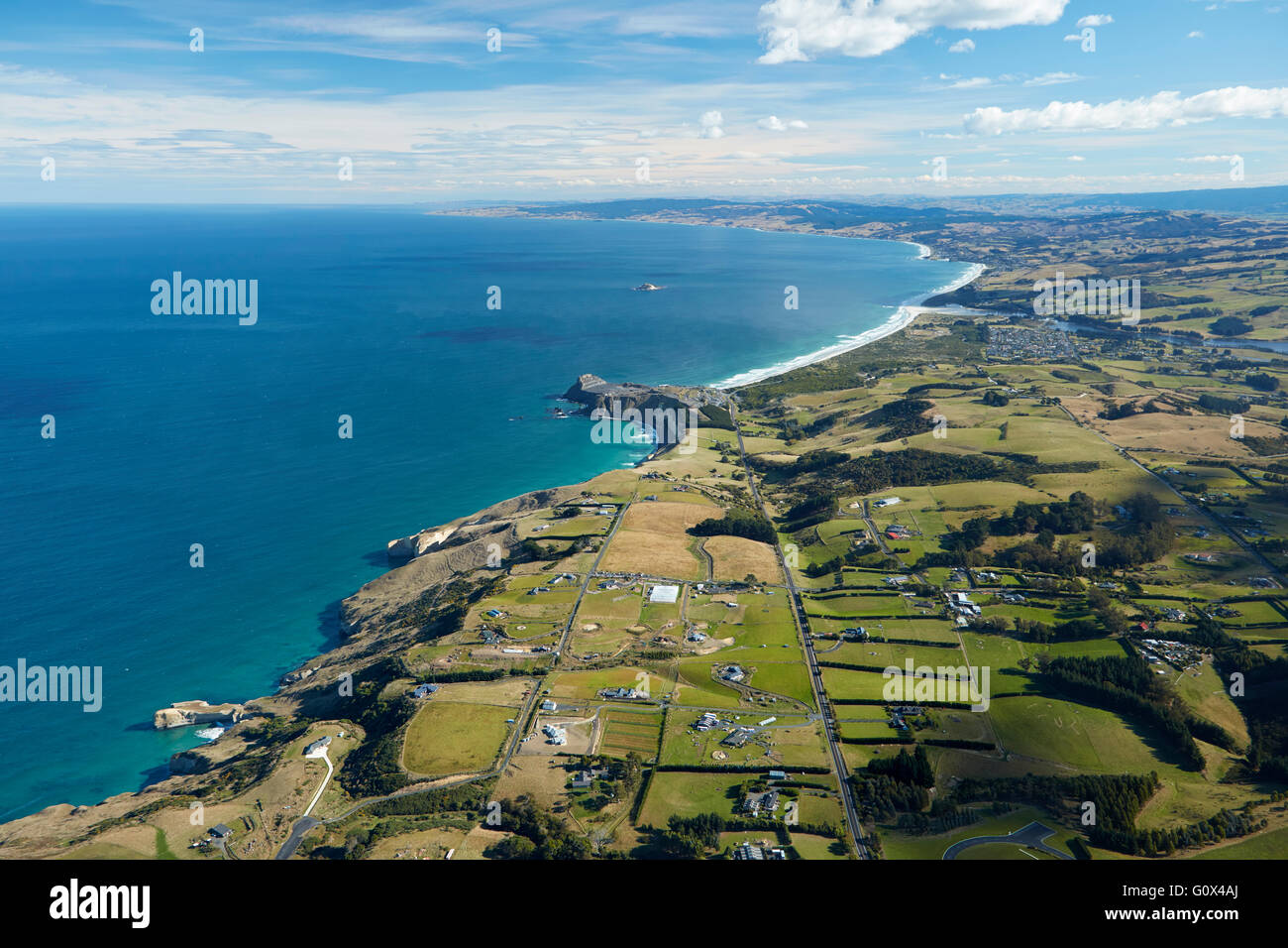 Tunnel-Strand und Mitesser, South Coast, Dunedin, Otago, Südinsel, Neuseeland - Antenne Stockfoto