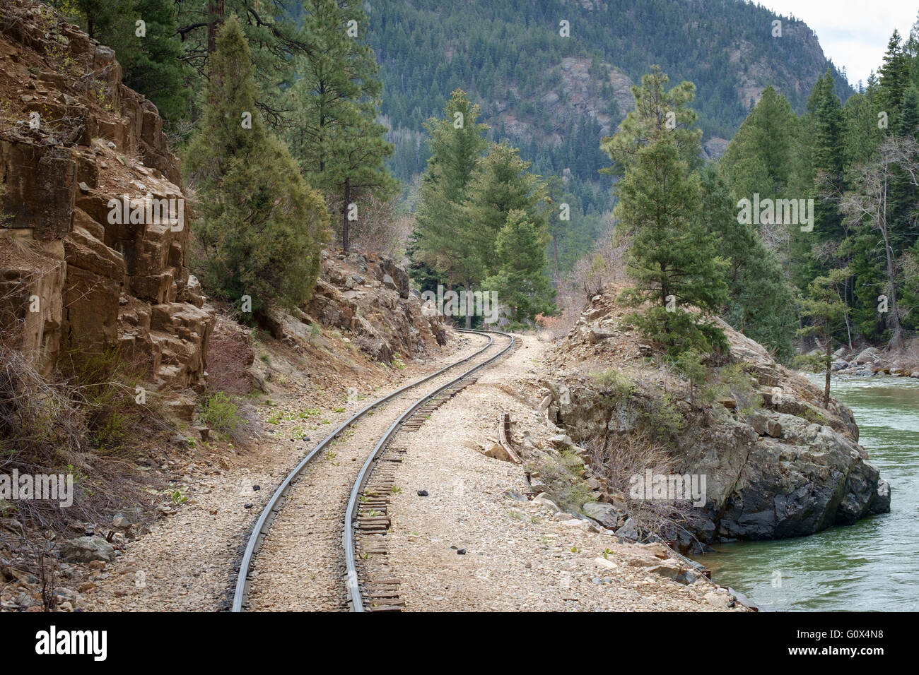 Ansicht von Durango Silverton Narrow Gauge Dampfeisenbahn und Animas River Valley, Colorado, USA Stockfoto