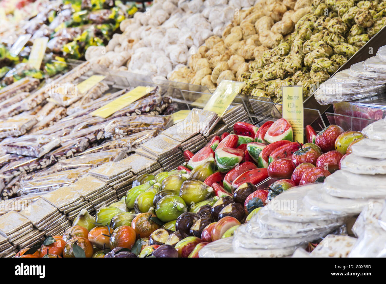 Süßigkeiten auf den Verkauf in einem Straßenmarkt, Food-Konzepte Stockfoto
